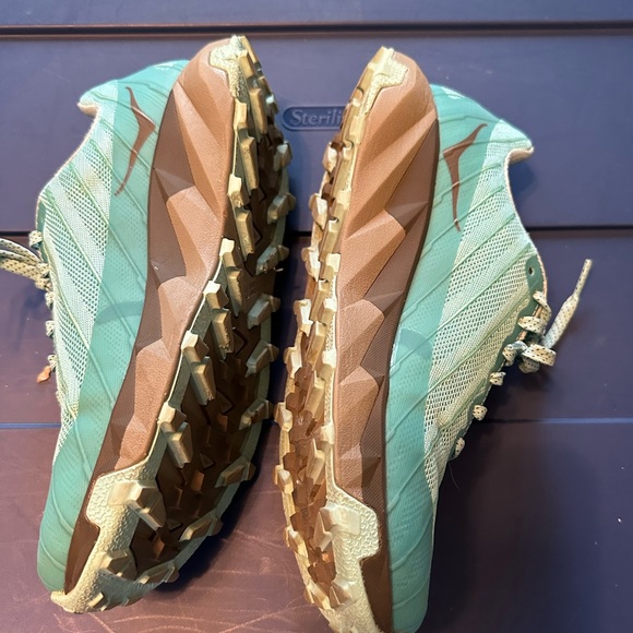 Hoka Torrent trail runners size 8 - Picture 2 of 4